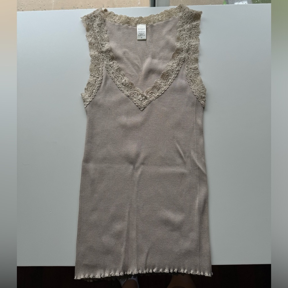 Banana republic size M tan tank with lace trim. Great condition